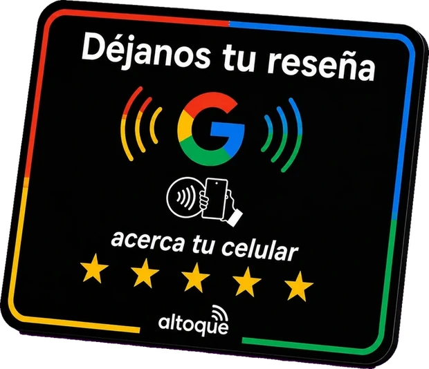 Placa NFC Altoque en acrílico negro con la leyenda Déjanos tu reseña